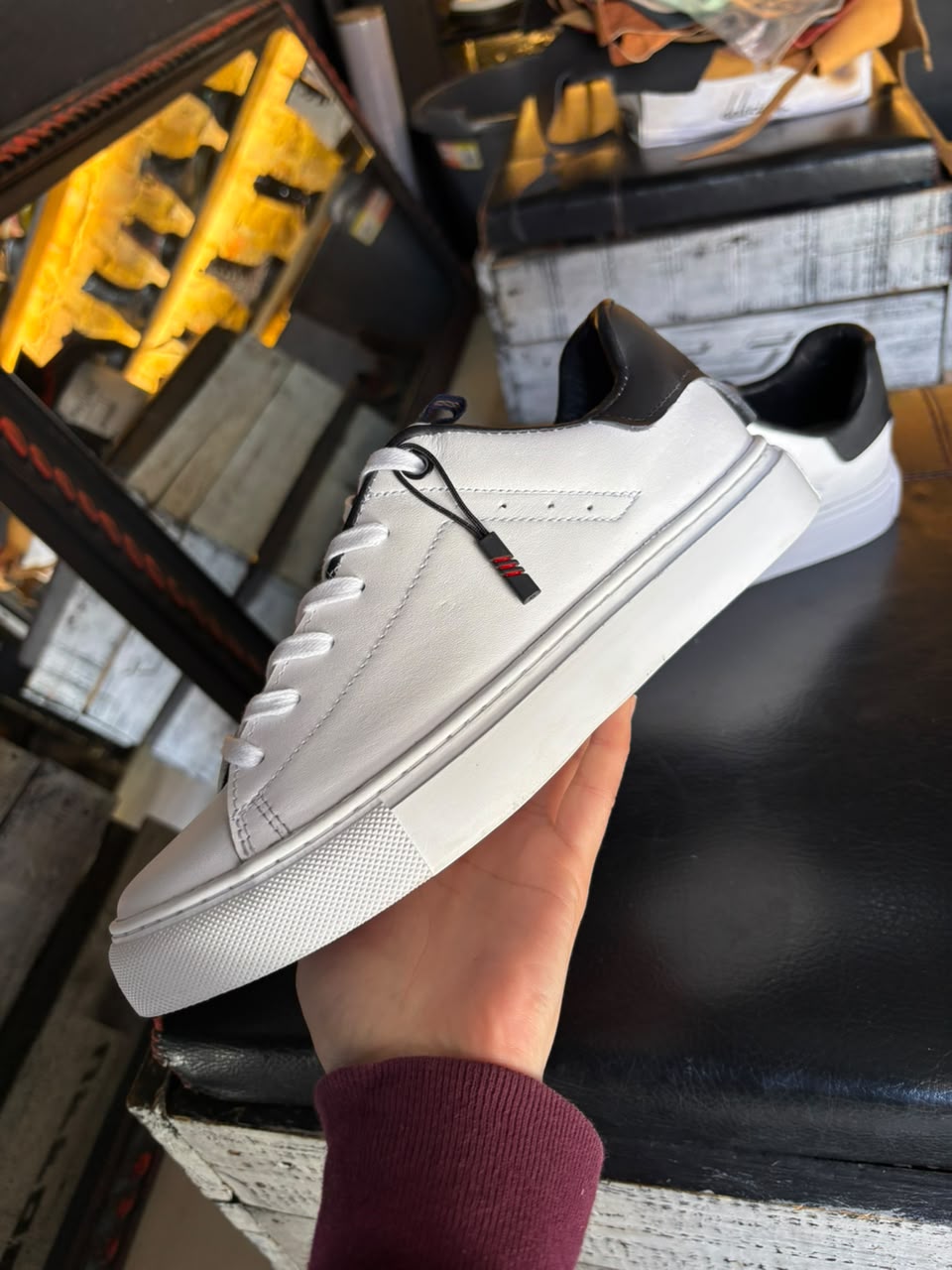 MONARCH WHITE